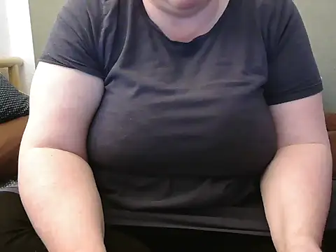 Snapshot of MarthaBriest chatting on 03/08/25, 04:17 MarthaBriest online show from 03/08/25, 04:17