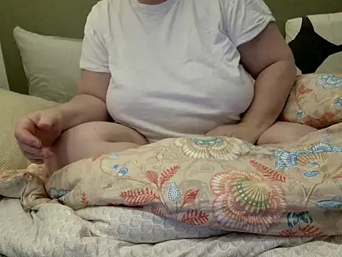 Snapshot of MarthaBriest chatting on 12/22/25, 09:59 MarthaBriest online show from 12/22/25, 09:59