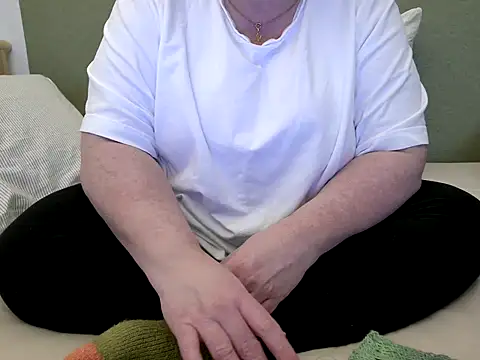 Snapshot of MarthaBriest chatting on 04/18/26, 07:22 MarthaBriest online show from 04/18/26, 07:22
