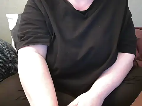 Snapshot of MarthaBriest chatting on 03/10/25, 02:37 MarthaBriest online show from 03/10/25, 02:37