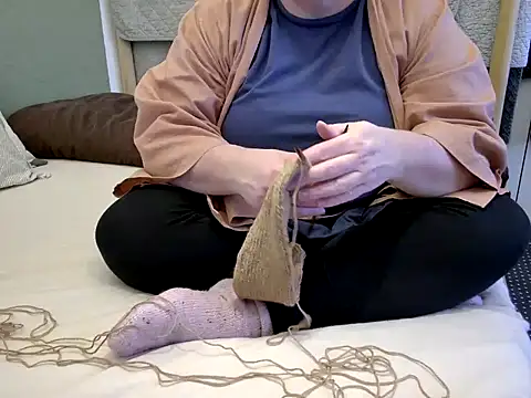 Snapshot of MarthaBriest chatting on 04/15/26, 05:24 MarthaBriest online show from 04/15/26, 05:24