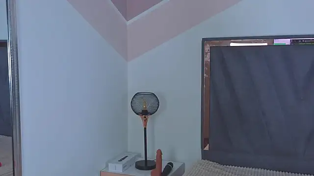 megansky18 online show from 09/15/25, 07:47