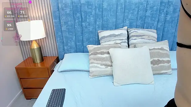 pretty sunlight  online show from 10/28/25, 01:39