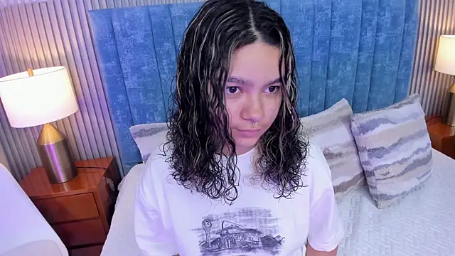 pretty sunlight  online show from 03/17/26, 02:03