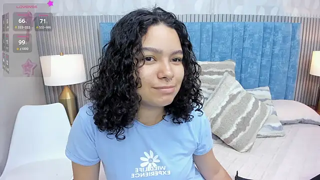 Snapshot of pretty_sunlight_ chatting on 10/12/25, 01:51 pretty sunlight online show from 10/12/25, 01:51