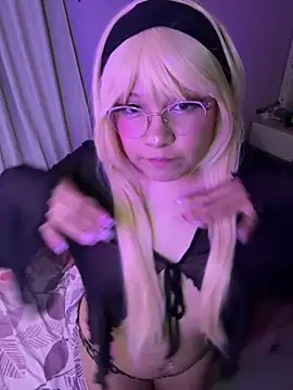 Snapshot of m0ondolly chatting on 06/10/26, 06:25 m0ondolly online show from 06/10/26, 06:25