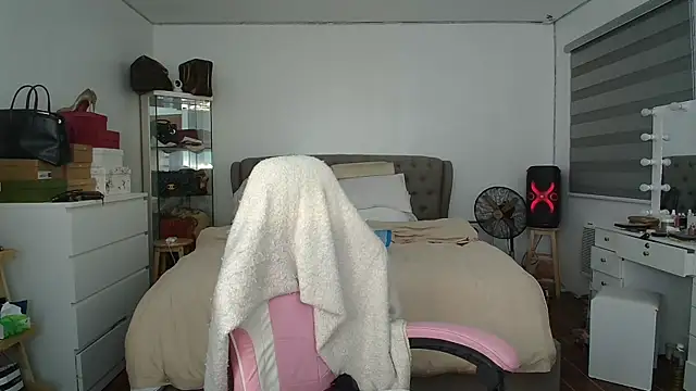 aya saki online show from 10/16/25, 11:07