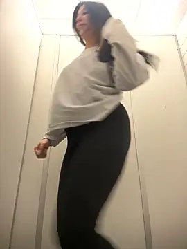 Tisha Busty online show from 09/18/25, 01:03
