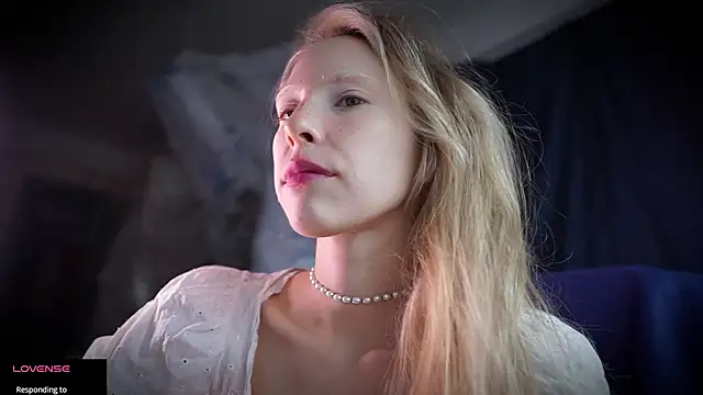 Snapshot of _Phantom_thread_ chatting on 11/10/25, 10:53 Phantom thread online show from 11/10/25, 10:53