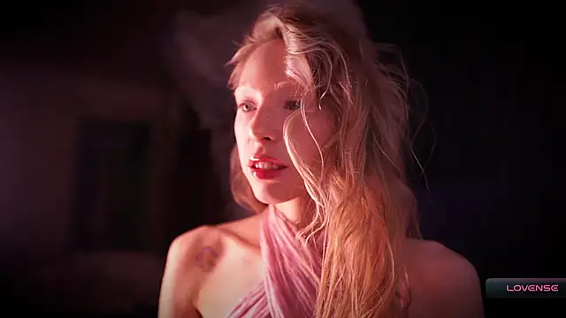 Snapshot of _Phantom_thread_ chatting on 11/19/25, 01:11 Phantom thread online show from 11/19/25, 01:11