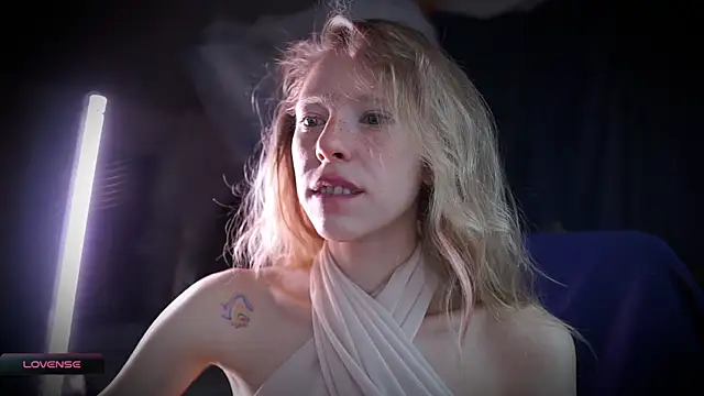 Snapshot of _Phantom_thread_ chatting on 11/06/25, 09:57 Phantom thread online show from 11/06/25, 09:57