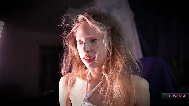 Snapshot of _Phantom_thread_ chatting on 11/20/25, 08:59 Phantom thread online show from 11/20/25, 08:59