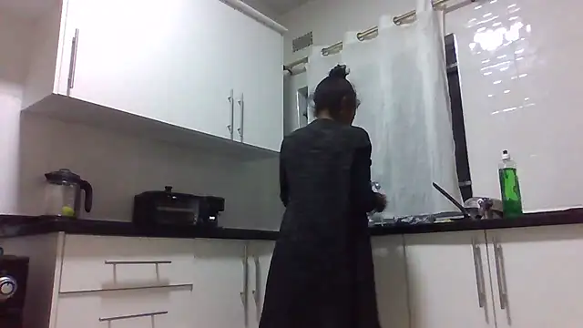 Snapshot of sweets_80 chatting on 06/11/26, 03:47 sweets 80 online show from 06/11/26, 03:47