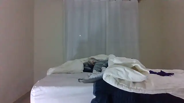 Snapshot of sweets_80 chatting on 05/27/26, 03:47 sweets 80 online show from 05/27/26, 03:47