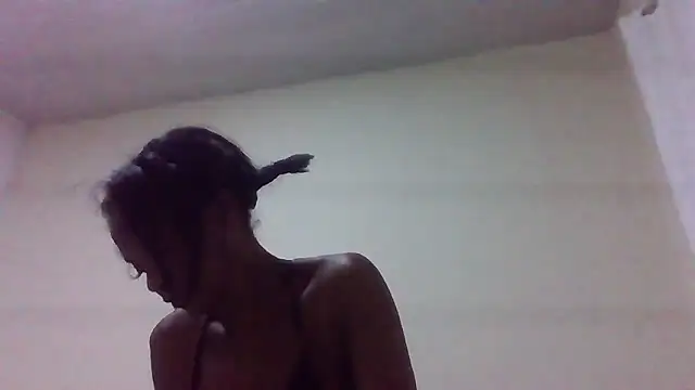 Snapshot of sweets_80 chatting on 04/17/26, 02:03 sweets 80 online show from 04/17/26, 02:03