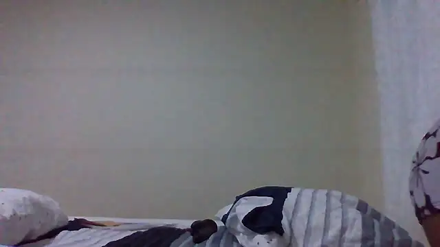 Snapshot of sweets_80 chatting on 06/20/26, 04:12 sweets 80 online show from 06/20/26, 04:12