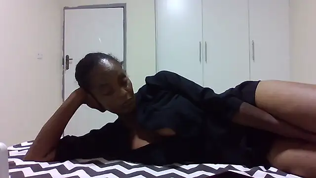 sweets 80 online show from 12/13/25, 08:04