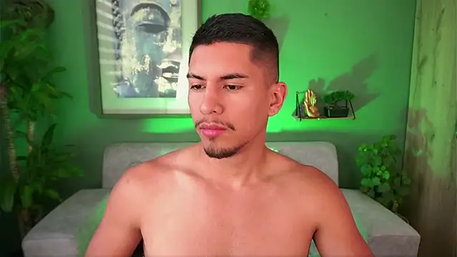 Snapshot of Aaronfox_x chatting on 03/18/25, 04:28 Aaronfox x online show from 03/18/25, 04:28