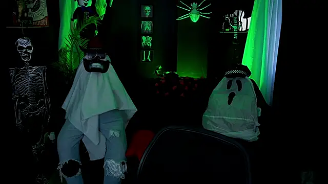 Snapshot of Aaronfox_x chatting on 10/31/25, 11:40 Aaronfox x online show from 10/31/25, 11:40