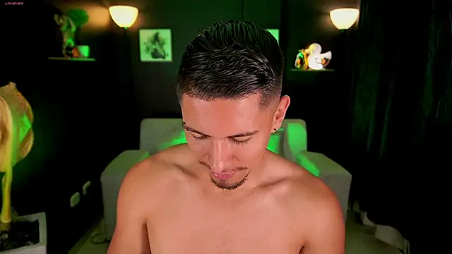 Snapshot of Aaronfox_x chatting on 09/16/25, 03:24 Aaronfox x online show from 09/16/25, 03:24