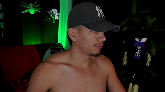 Snapshot of Aaronfox_x chatting on 10/18/25, 09:33 Aaronfox x online show from 10/18/25, 09:33