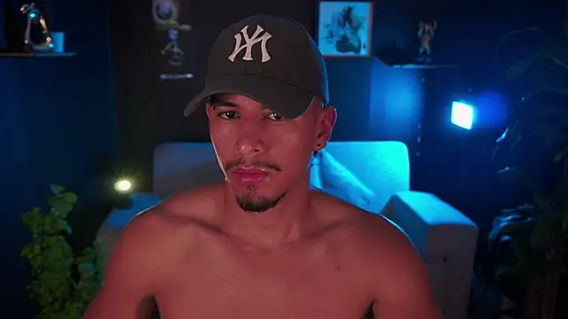 Snapshot of Aaronfox_x chatting on 11/16/25, 10:35 Aaronfox x online show from 11/16/25, 10:35