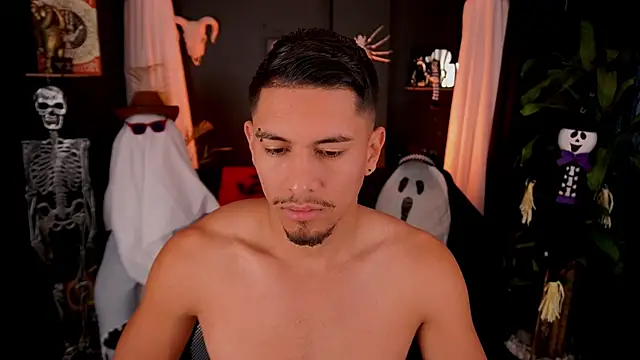 Snapshot of Aaronfox_x chatting on 10/13/25, 01:12 Aaronfox x online show from 10/13/25, 01:12