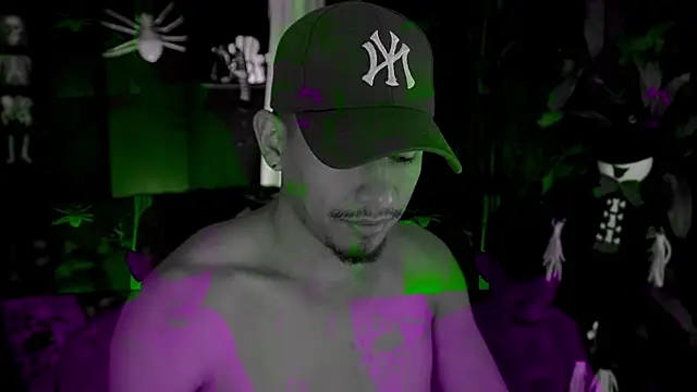 Snapshot of Aaronfox_x chatting on 10/20/25, 01:00 Aaronfox x online show from 10/20/25, 01:00