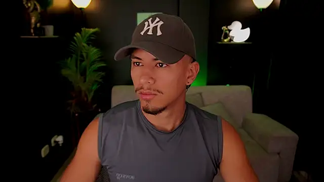 Snapshot of Aaronfox_x chatting on 11/03/25, 10:52 Aaronfox x online show from 11/03/25, 10:52