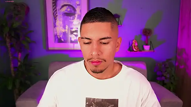 Snapshot of Aaronfox_x chatting on 03/19/25, 09:28 Aaronfox x online show from 03/19/25, 09:28