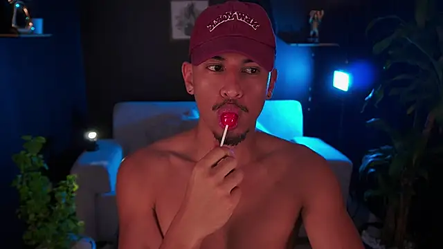 Snapshot of Aaronfox_x chatting on 11/15/25, 10:03 Aaronfox x online show from 11/15/25, 10:03