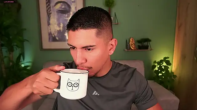 Snapshot of Aaronfox_x chatting on 03/18/25, 09:34 Aaronfox x online show from 03/18/25, 09:34