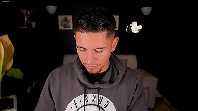 Snapshot of Aaronfox_x chatting on 09/15/25, 12:05 Aaronfox x online show from 09/15/25, 12:05