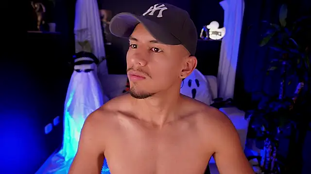 Snapshot of Aaronfox_x chatting on 10/05/25, 12:40 Aaronfox x online show from 10/05/25, 12:40