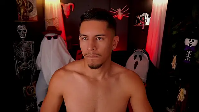 Snapshot of Aaronfox_x chatting on 10/13/25, 12:23 Aaronfox x online show from 10/13/25, 12:23