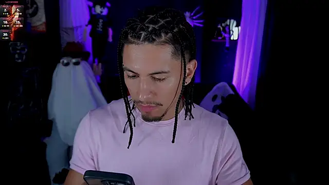 Snapshot of Aaronfox_x chatting on 10/26/25, 10:37 Aaronfox x online show from 10/26/25, 10:37