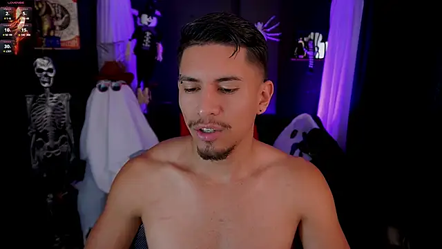 Snapshot of Aaronfox_x chatting on 10/24/25, 01:43 Aaronfox x online show from 10/24/25, 01:43