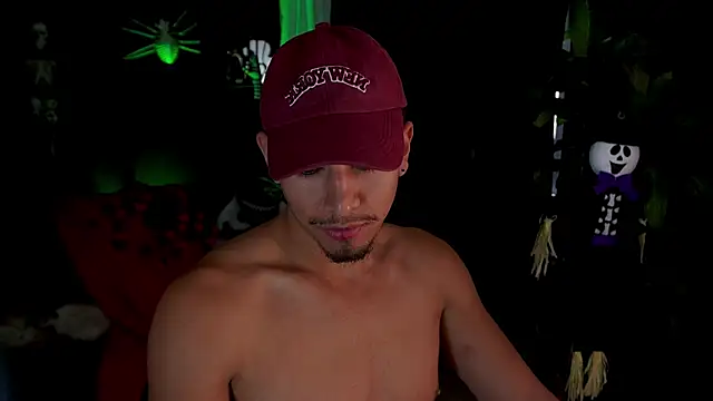 Snapshot of Aaronfox_x chatting on 10/16/25, 12:24 Aaronfox x online show from 10/16/25, 12:24