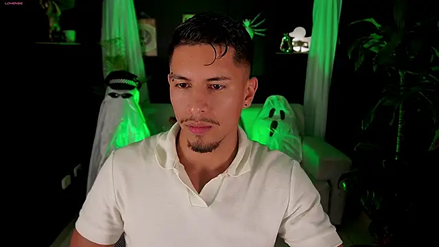 Snapshot of Aaronfox_x chatting on 10/09/25, 02:23 Aaronfox x online show from 10/09/25, 02:23