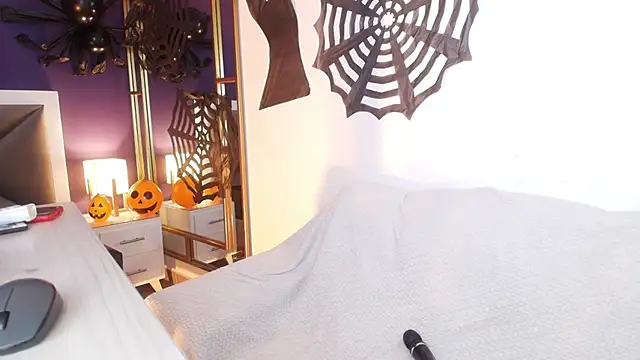 brigiitte rohan online show from 10/31/25, 12:07