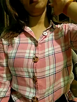 Snapshot of MIss-Naina chatting on 02/07/25, 06:24 MIss-Naina online show from 02/07/25, 06:24