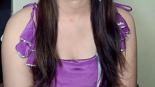 Snapshot of MIss-Naina chatting on 10/18/25, 07:49 MIss-Naina online show from 10/18/25, 07:49