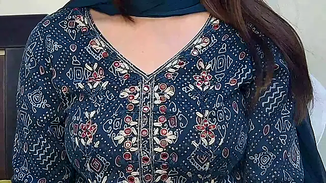 Snapshot of MIss-Naina chatting on 10/07/25, 07:53 MIss-Naina online show from 10/07/25, 07:53
