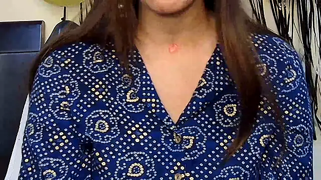 MIss-Naina online show from 11/04/25, 07:56