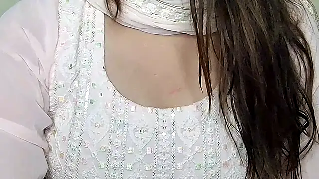 MIss-Naina online show from 11/17/25, 07:45