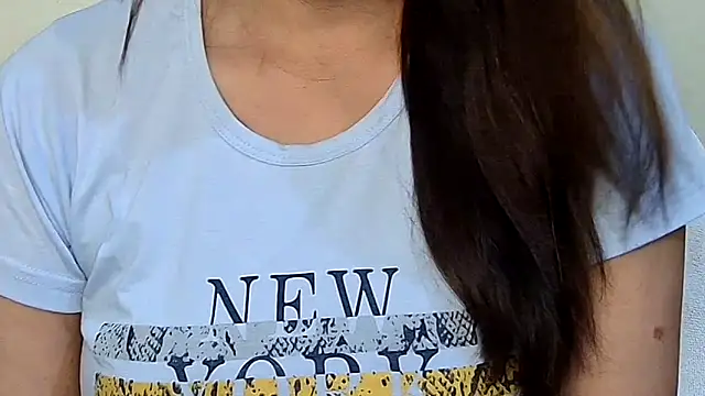 Snapshot of MIss-Naina chatting on 10/11/25, 09:54 MIss-Naina online show from 10/11/25, 09:54