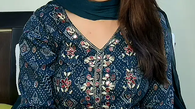 Snapshot of MIss-Naina chatting on 10/01/25, 08:19 MIss-Naina online show from 10/01/25, 08:19