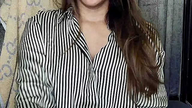 Snapshot of MIss-Naina chatting on 07/13/26, 09:14 MIss-Naina online show from 07/13/26, 09:14