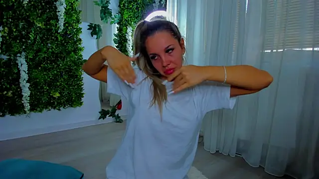 Snapshot of VivienCarter chatting on 09/14/25, 06:36 VivienCarter online show from 09/14/25, 06:36