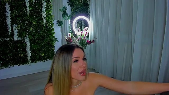 Snapshot of VivienCarter chatting on 02/06/26, 03:57 VivienCarter online show from 02/06/26, 03:57